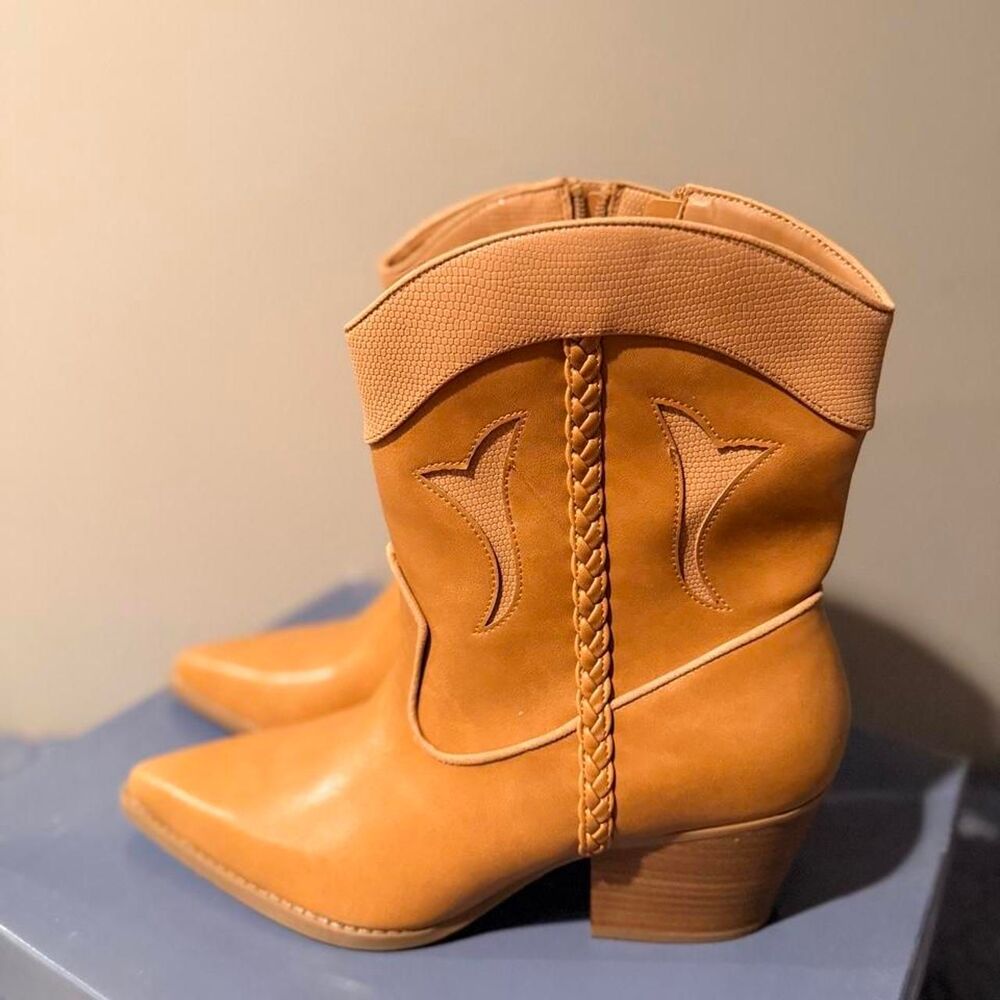 NWT Universal-thread Women's Tan and Brown Boots, Size 11 - Picture 1 of 4